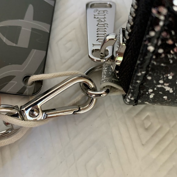 Loungefly x Disney Minnie Mouse Glitter Zip Around Sequin Wristlet Wallet - Picture 15 of 16